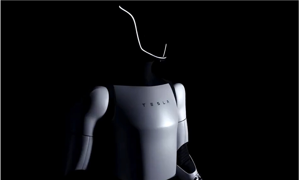 马斯克、特斯拉机器人 (图片来源:官方或第三方截图) 马斯克、特斯拉机器人