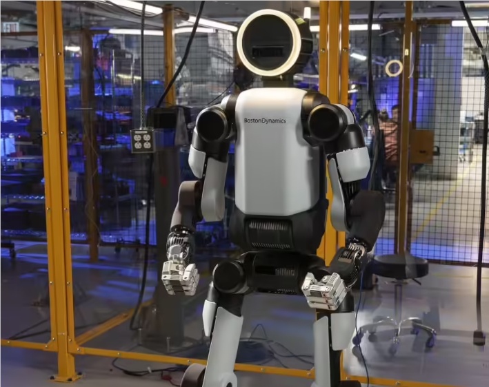 波士顿动力宣布 Atlas 量产启幕：CES 2026 见证人形机器人走进工厂-爱智特agent,一站式企业智能体推荐平台,扣子企业智能体,扣子工作流免费复制下载