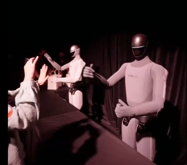 小米新一代人形机器人亮相投资者日：已在工厂落地测试，复杂装配成功率超90%-爱智特agent,一站式企业智能体推荐平台,扣子企业智能体,扣子工作流免费复制下载